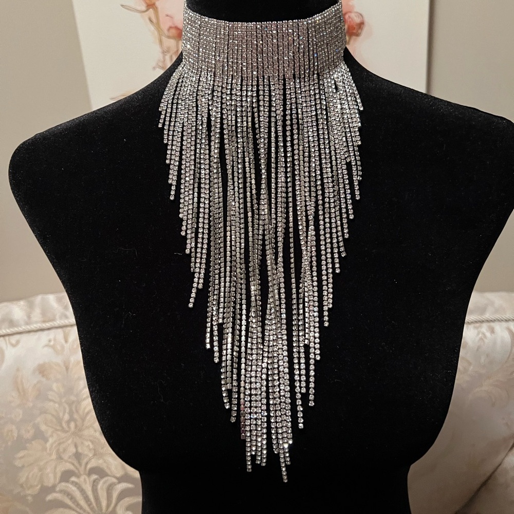 🔥🩷 NEW Elegant Silver Fringe Choker Necklace